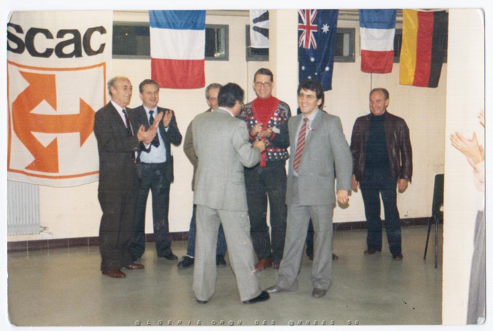 remise medaille du travail en 1986.jpg